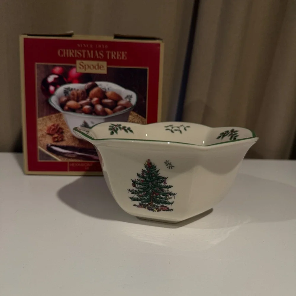 Spode Christmas Tree Hexagonal Nut Bowl 16cm 7in S3324-A15 White Green Trim‎
